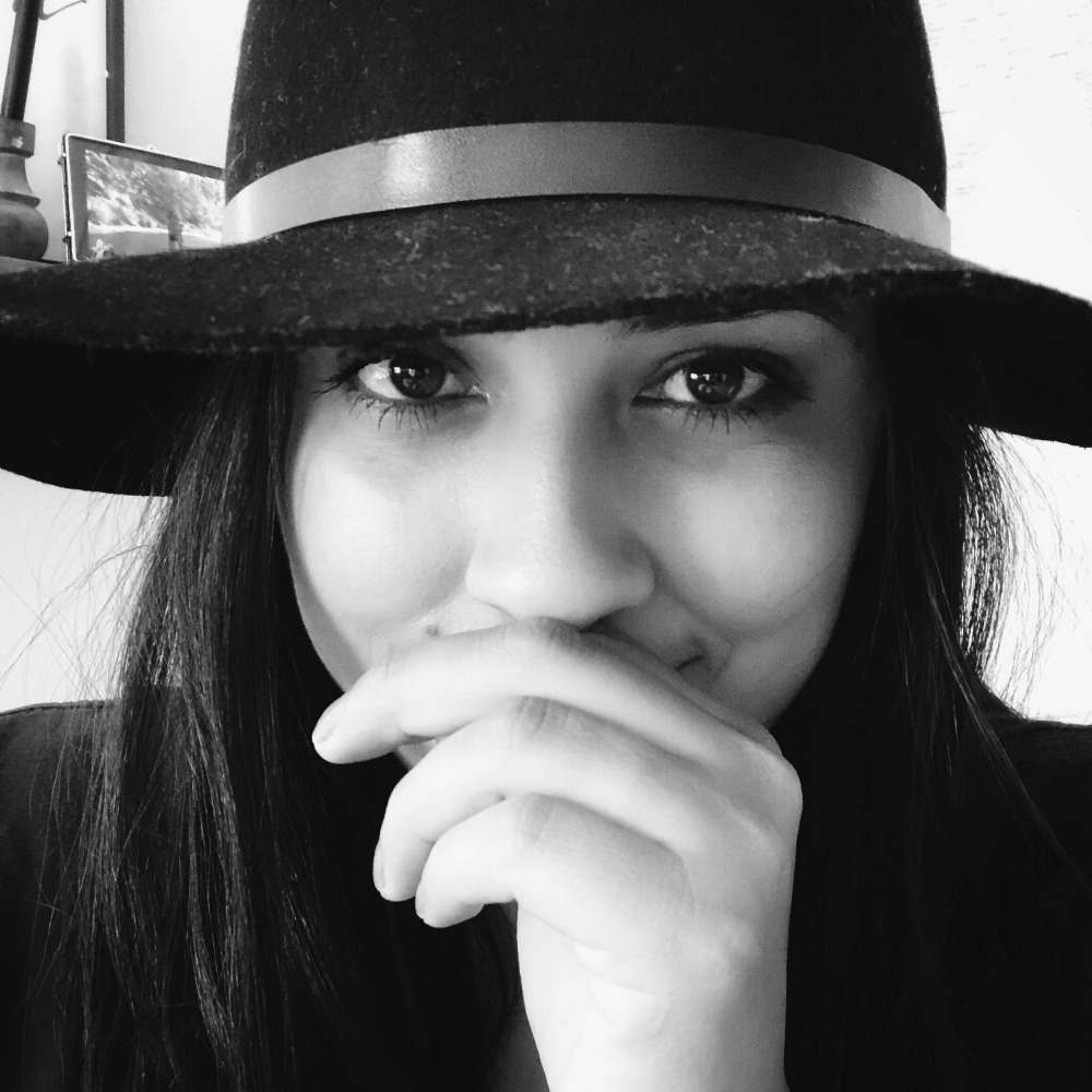 Meet your Posher, Gabriela